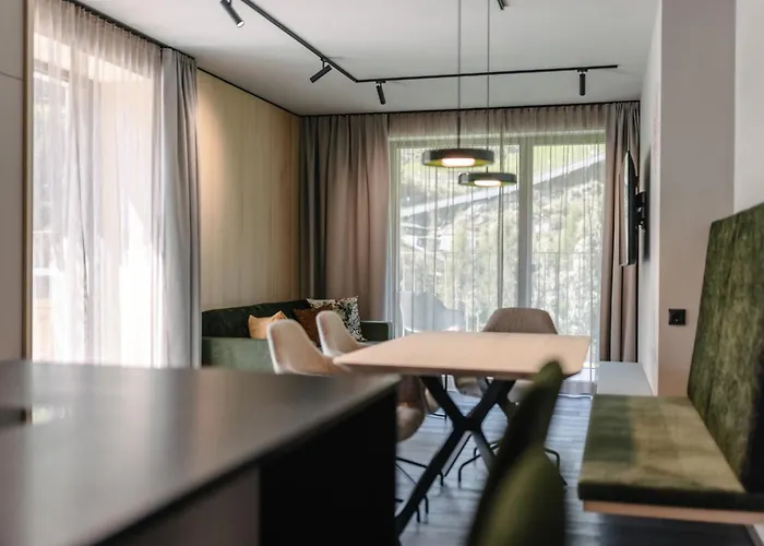 Vibes Soelden - Your Alpine Homebase 4*