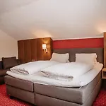 Гостевой дом Vibes - Your Alpine Homebase Зёльден